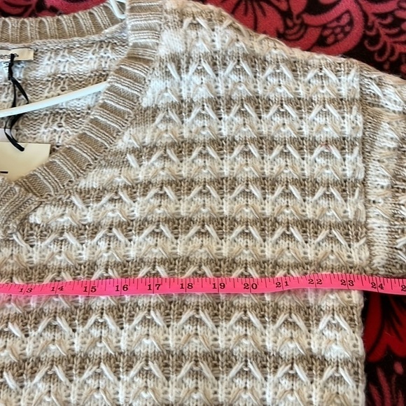 NWT Kensie Women’s Tan And White V-Neck Sweater Size XL - Picture 6 of 9